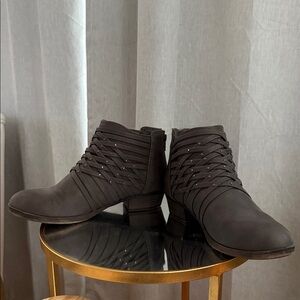 SO Women's Dark Brown Ankle Booties